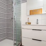 Luxury With Private Rooftop Terrace *
