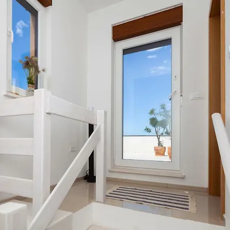 Luxury With Private Rooftop Terrace Apartment Pula