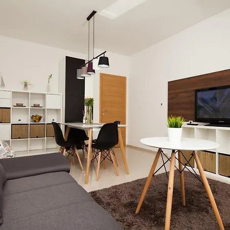 Luxury With Private Rooftop Terrace