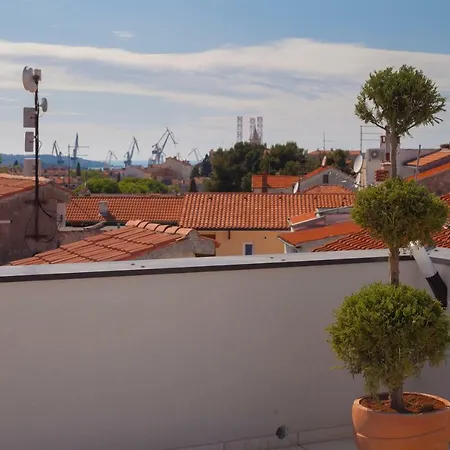 Luxury With Private Rooftop Terrace