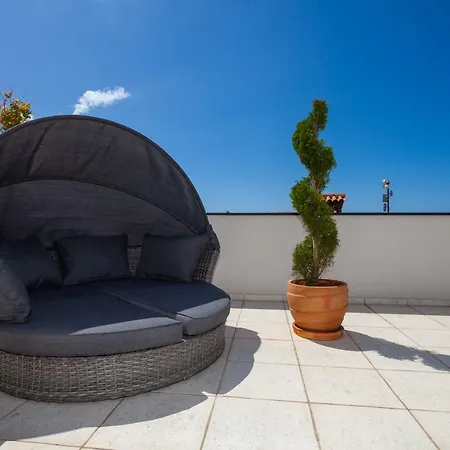 Luxury With Private Rooftop Terrace *