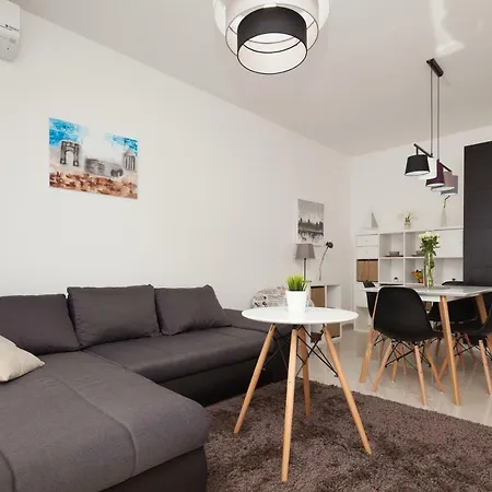 Luxury With Private Rooftop Terrace Pula