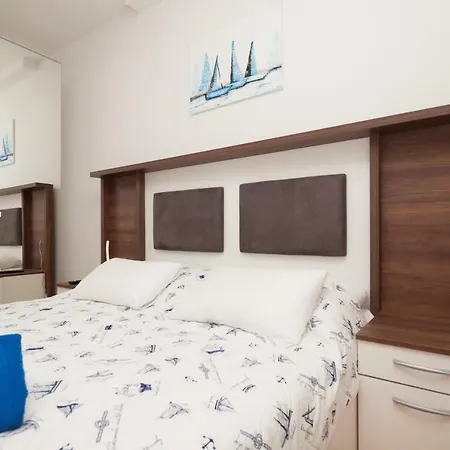 Daire Luxury With Private Rooftop Terrace