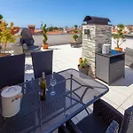 Luxury With Private Rooftop Terrace Апартаменты *
