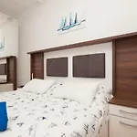 Апартаменты Luxury With Private Rooftop Terrace