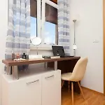 Luxury With Private Rooftop Terrace Апартаменты *