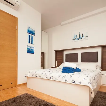 Апартаменты Luxury With Private Rooftop Terrace Пула